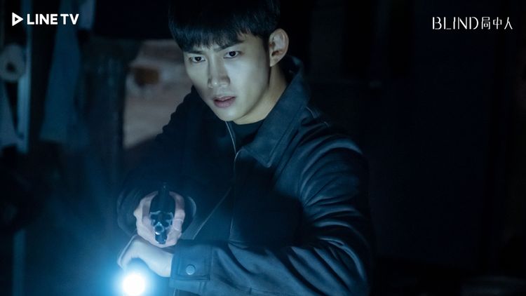 玉澤演飾演重案刑警，最愛用手銬銬上犯人的瞬間。LINE TV提供