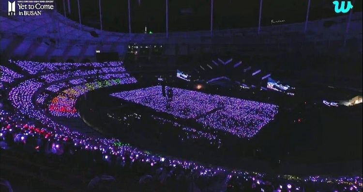 BTS的歌迷ARMY把現場染成一片紫海，美麗又壯觀。翻攝빅히트뮤직