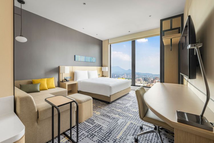 宏匯廣場週年慶消費滿額有機會抽中新北新莊凱悅嘉軒酒店-豪華客房三天兩夜20名。業者提供