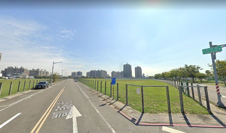 前鎮區興南段2400坪土地位於精華地段，但沒有任何建商投標。翻攝google map