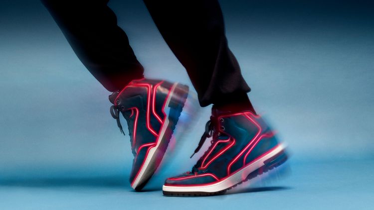 Playoff運動鞋的設計靈感源自1980年代和90年代初的高筒籃球運動鞋，並以品牌第一款運動鞋Playtime為藍本而延伸設計。品牌提供