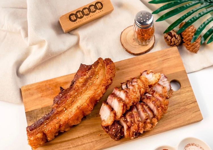 各大美食節目推薦的排隊美食「有利脆皮豬」首次進駐購物中心。Big City提供