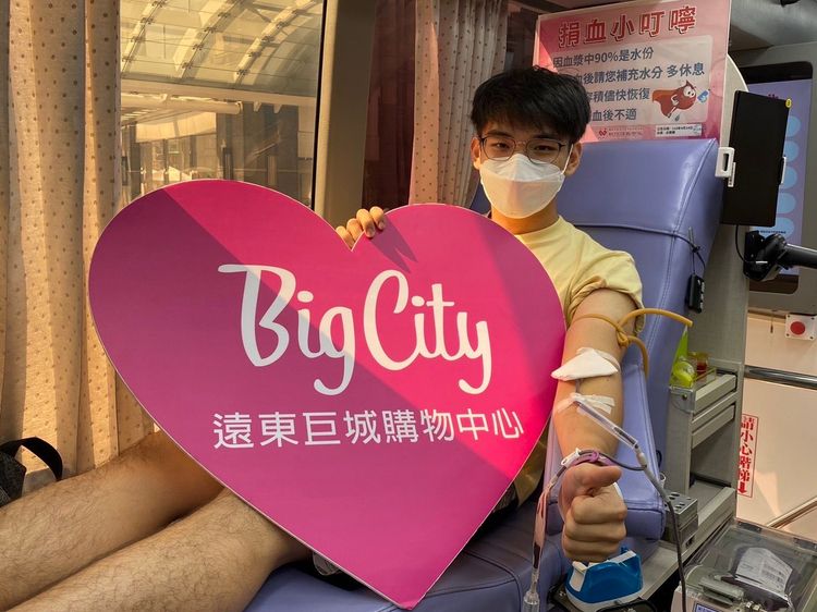 年輕族群趁中秋連假返鄉挽袖捐熱血，為血庫盡一份心力。Big City提供