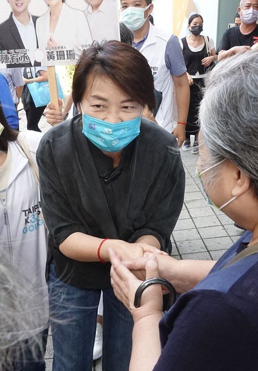 黃珊珊走訪西湖市場。莊宗達攝