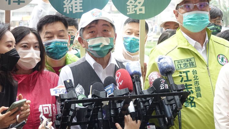 陳時中在內湖民權東路金湖路口拜票。莊宗達攝