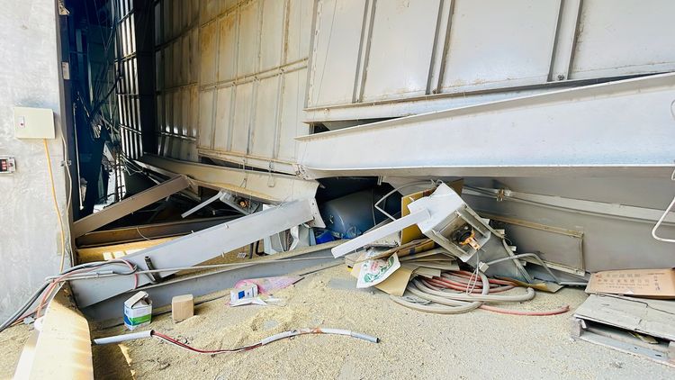 稻米低溫儲存筒倉嚴重破損。古和純攝