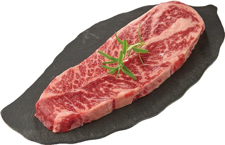 去年家樂福TOP10品項中，光美國牛單品就搶下5個名額，今年趁勢強推CAB美國安格斯無骨牛小排。業者提供