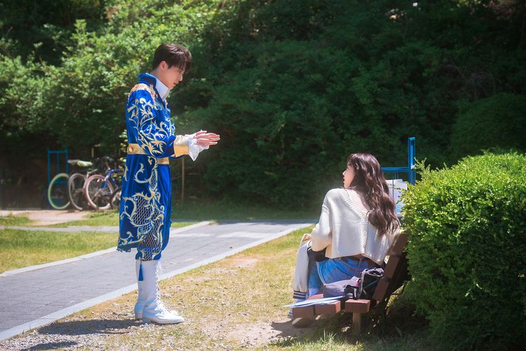 裴仁爀（左）、韓智賢劇中初見面互看不順眼。MyVideo提供