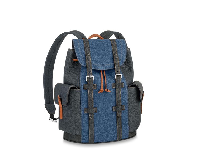 融合皮革和牛仔布兩種材質的Taurillon Denim系列Christopher後背包，15萬5000元。品牌提供