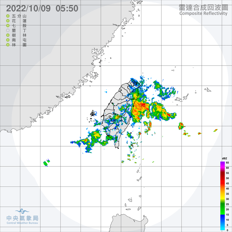 今水氣略減，東半部仍有豪雨發生機率。中央氣象局提供