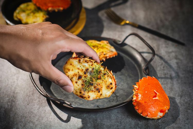 假日限定版的奶油焗烤甲羅燒。台北遠東香格里拉提供