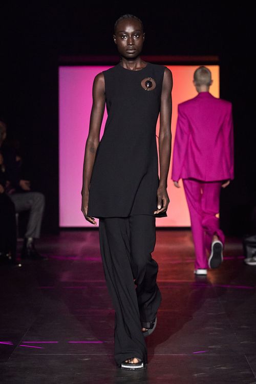 Chloé 2023春夏系列大秀探討「核融合」能源。品牌提供