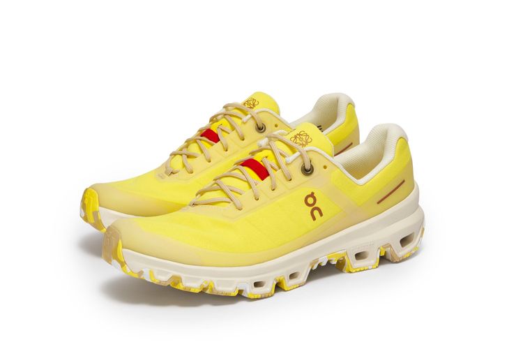 Cloudventure黃色拼接跑鞋，1萬3000元。品牌提供