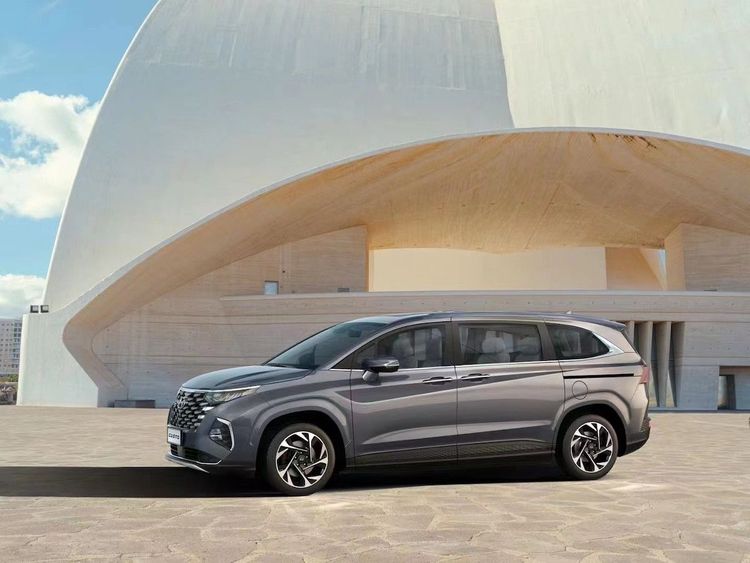 Hyundai Custin無論是車長、軸距尺碼，都比過往同價位帶的熱門車種稍大，意味著有著更好的車內空間表現。原廠提供