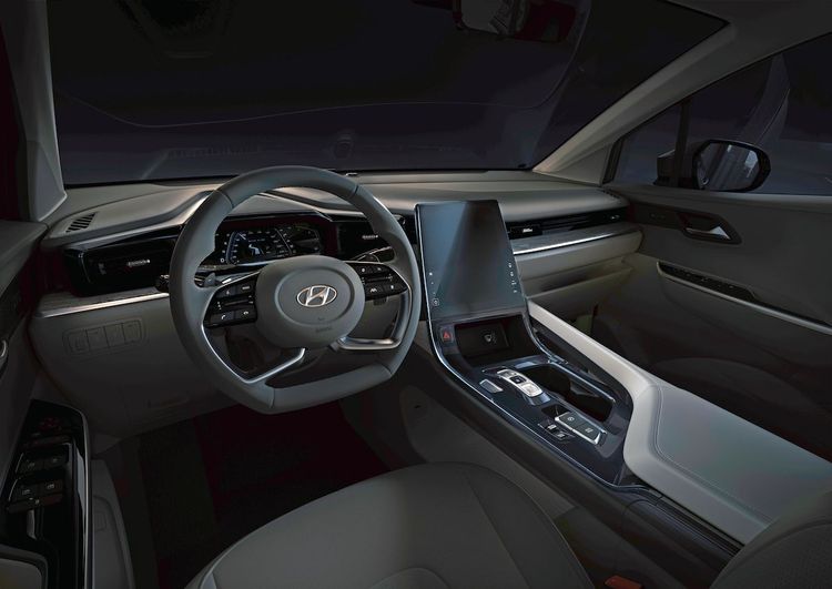 全車系標準配備雙天窗、Level 2等級駕駛輔助科技、電動滑門(右側)，以及中控台10.4吋整合式多媒體主機。原廠照片