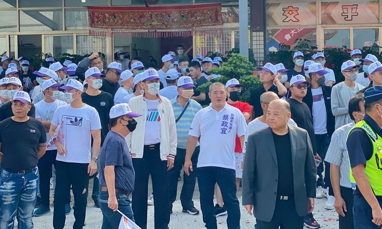 「雨刷」蔡政宜競總成立，展現動員實力。王志弘攝