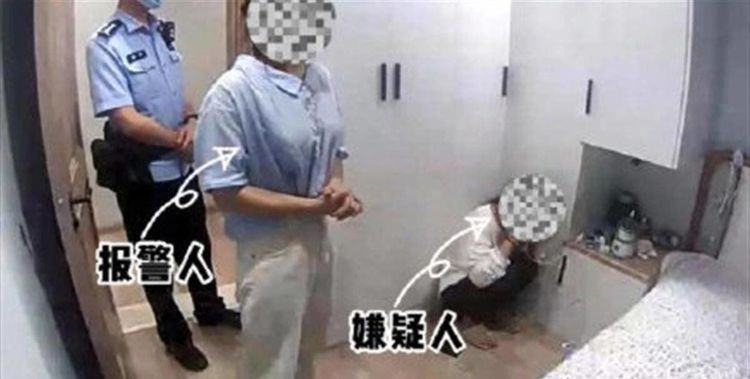 李姓婦人把詐騙嫌疑犯馮女騙到自己家中，關門報警逮人。翻攝自鳳凰網