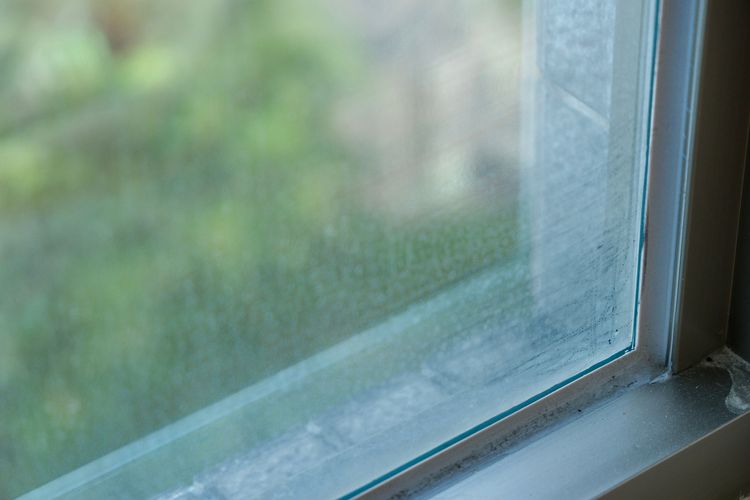 清潔後只有右邊殘一點顏色。陳志淵攝