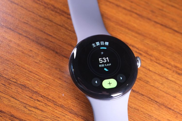 左右滑可打開資訊方塊，長按可設定，最多15組。陳志淵攝