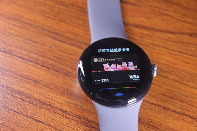 直接使用穿戴裝置進行數位支付，省去掏出手機的麻煩，無疑是智慧手錶一大省時重點體驗。陳志淵攝