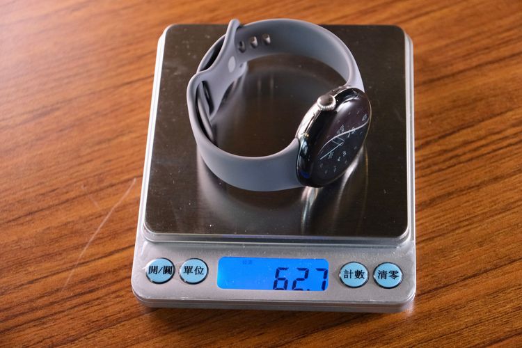 含長尺寸的運動款錶帶重量落在62.7公克。陳志淵攝