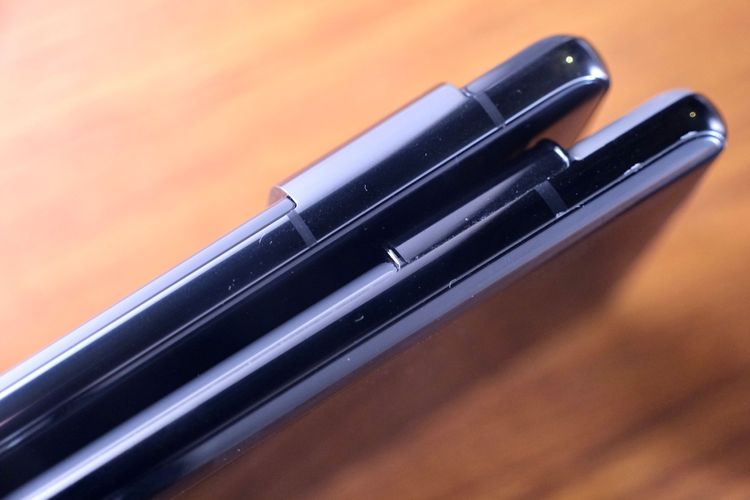 鋁合金邊框的一體性更好。下為Pixel 6 Pro。陳志淵攝