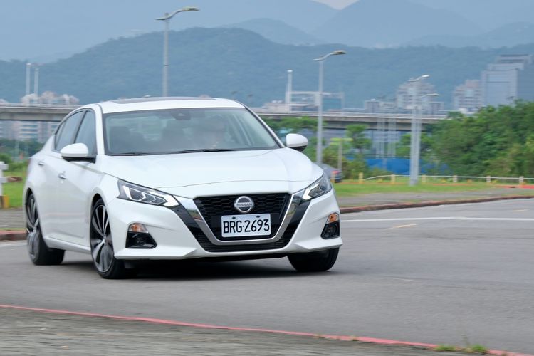 採用X-CVT無段變速系統的Altima，相較傳統渦輪車，在加速時多了一份線性與滑順。陳志淵攝