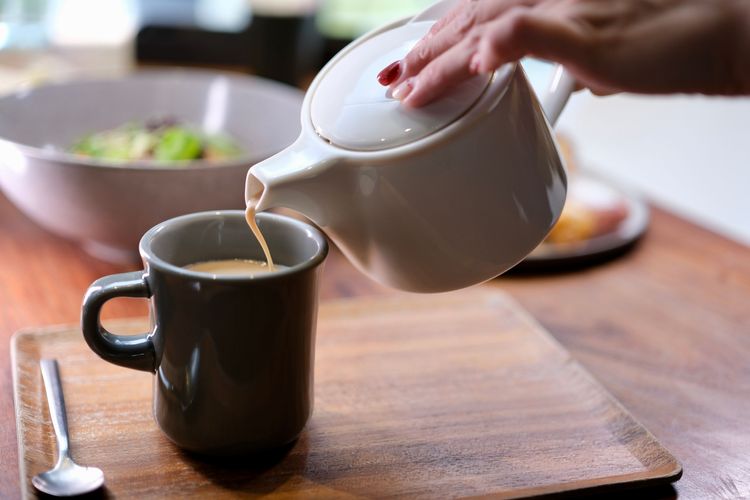 無花果香雪茄煙燻鮮奶茶，220元。陳志淵攝