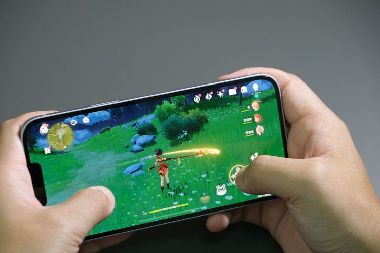 iPhone 14 Plus打《原神》體驗。陳志淵攝