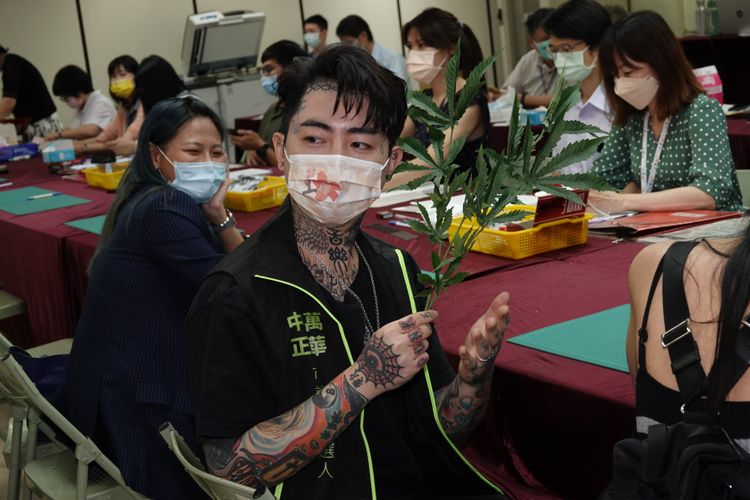 謝和弦政見之一就是大麻合法化。陳德興攝