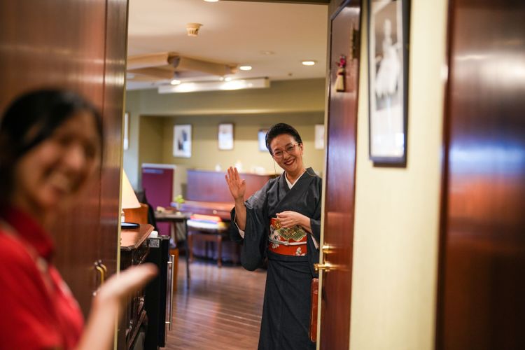 OMO3東京赤坂的導覽活動，最後帶你一探由藝妓開的秘密咖啡廳。田欣雲攝