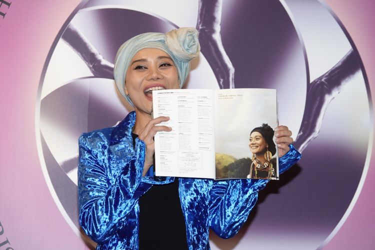 樂天的阿爆笑說自己很喜歡看網友留言，因為很多都很有創意。陳德興攝