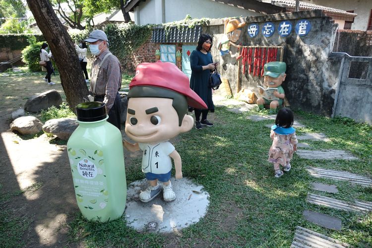 勝利星村大人小孩都愛玩。羅琦文攝