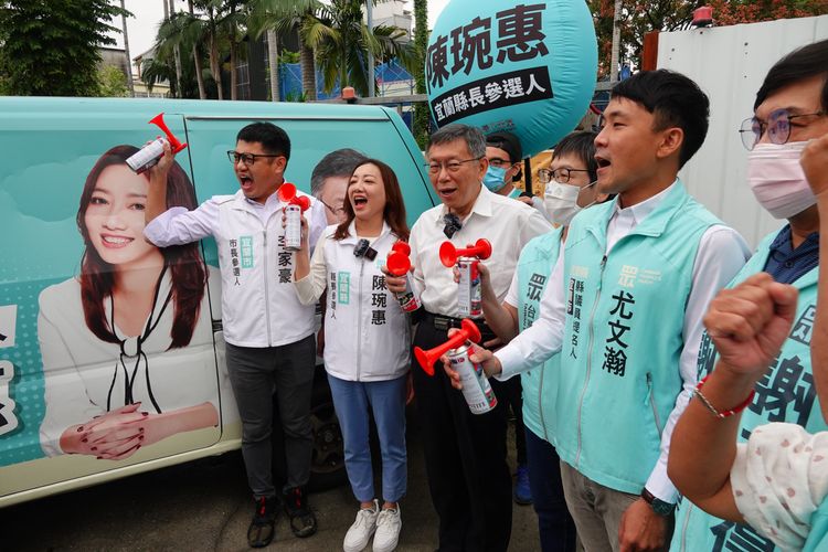 柯文哲前往宜蘭替黨籍參選人輔選。林泊志攝