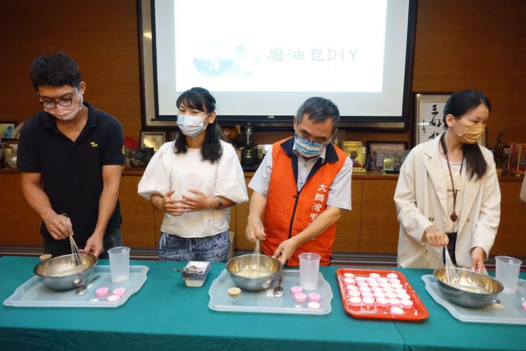 小琉球放空日有廢油皂DIY體驗等系列活動。羅琦文攝