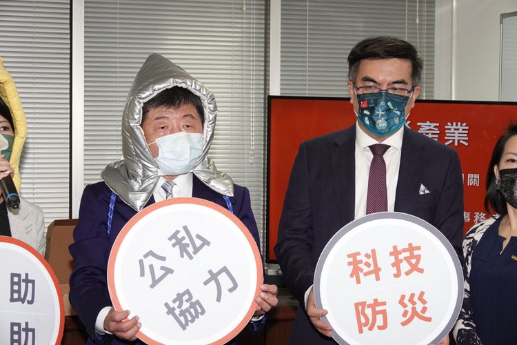 網軍、側翼或名嘴對開拓中間選民不一定有效。資料照，陳德興攝