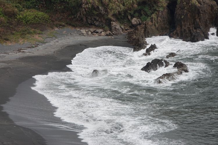 南方澳內埤海邊風浪逐漸增強。林泊志攝