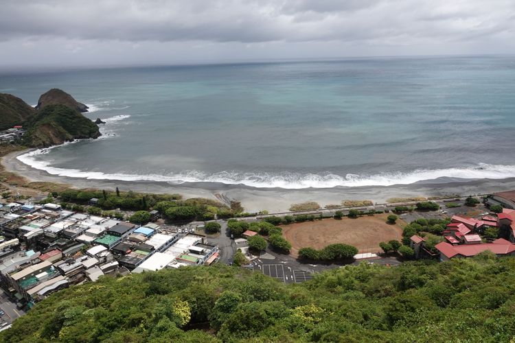 隨著颱風逐漸逼近，海邊風浪逐漸增強。林泊志攝