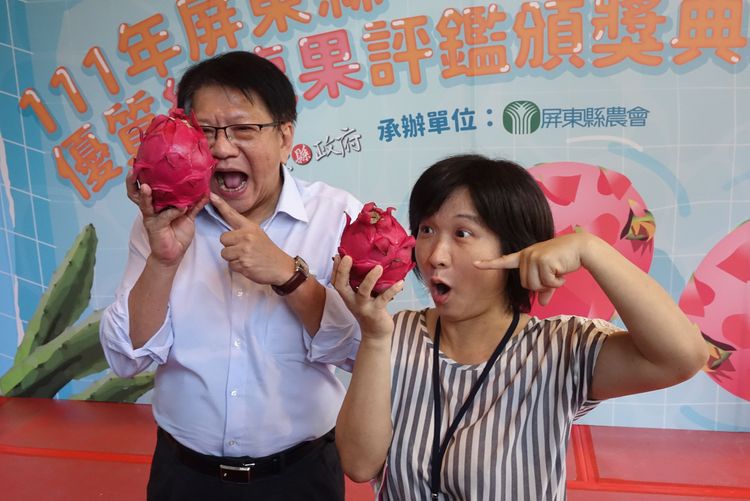 蔡錦菊獲得紅龍果評鑑與果王雙料冠軍。羅琦文攝