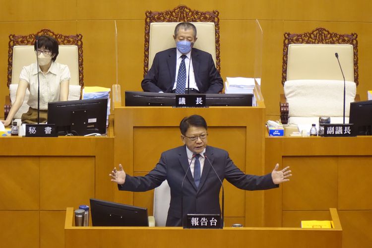 潘孟安任內最後一次施政報告，維持全程不看稿風格，講足一個半小時。羅琦文攝