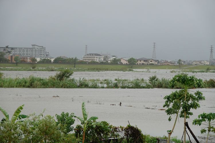 宜蘭山區下起超大豪雨，蘭陽溪水暴漲。林泊志攝