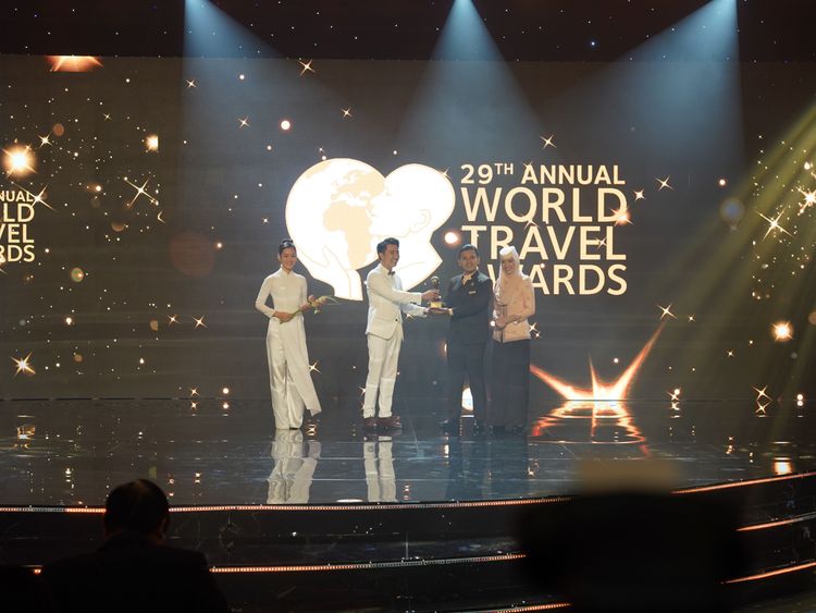 汶萊皇家航空(RB)9/7於越南胡志明市舉辦的世界旅遊獎(World Travel Awards)中，再次抱走「亞洲最佳機組人員」獎項。汶萊皇家航空提供