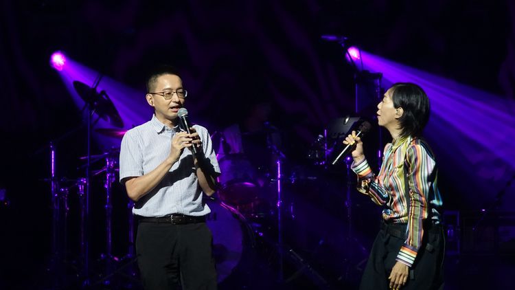 羅一鈞跟萬芳合鳴。林丞偉攝