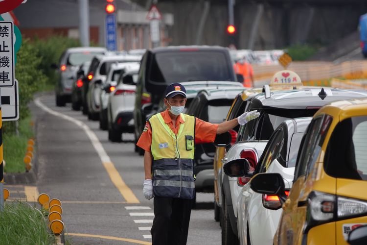國5北上高承載管制。林泊志攝