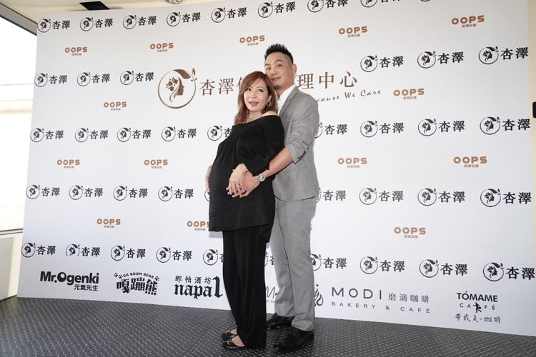 夫妻倆將到日本蜜月旅行。陳德興攝