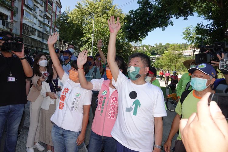 競選總部下午正式成立，陳時中要大家為他鼓掌加油。陳德興攝