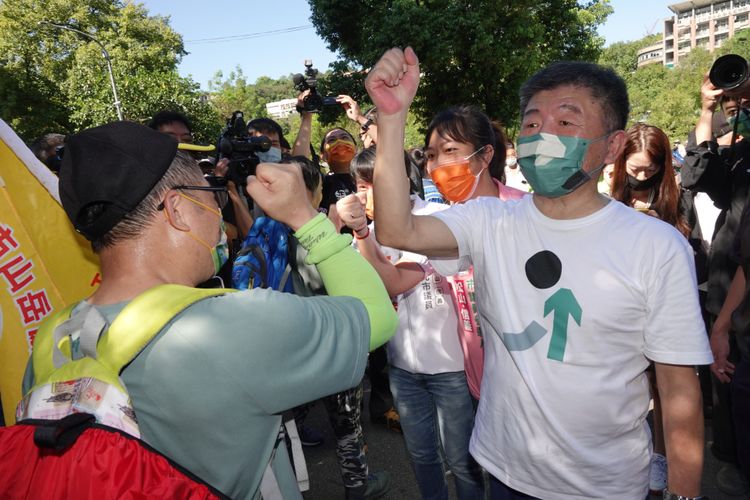 陳時中（右）認為，台北市政停滯、由他來做好。陳德興攝
