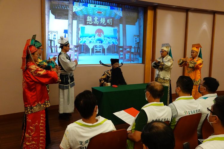 民進黨參選人扮成包公、展昭等角色，宣示反賄選反貪腐。林泊志攝