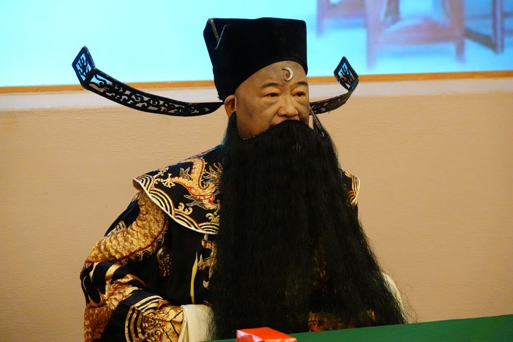 民進黨宜蘭縣議員謝燦輝扮成包公宣示反賄。林泊志攝