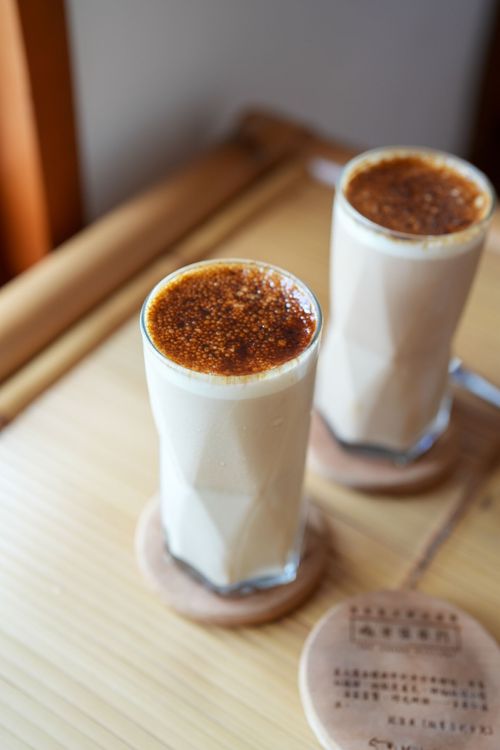 眷村 黑糖鮮奶，180元。